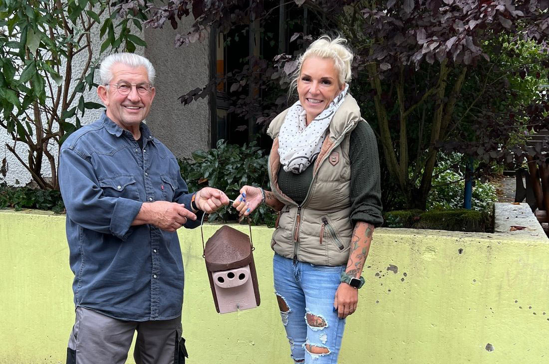 Leiterin Sabrina Finkbeiner übernimmt einen Nistkasten